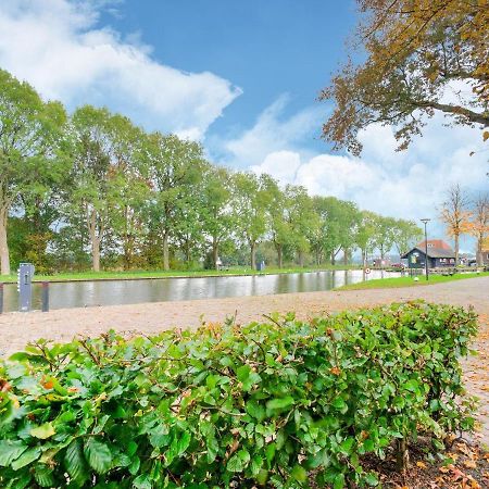 Cozy Holiday Home By The Canal In Dwingeloo Ngoại thất bức ảnh